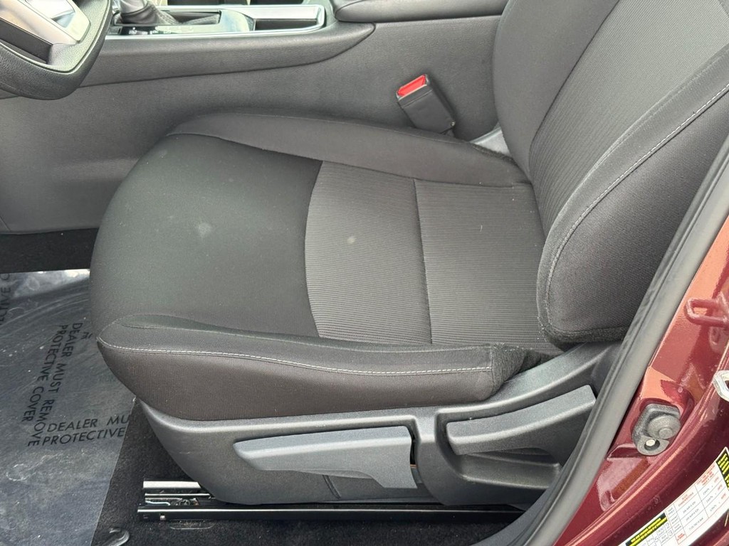 Nissan Sentra Vehicle Full-screen Gallery Image 19