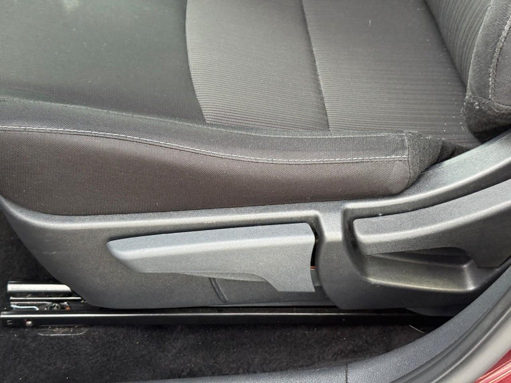 Nissan Sentra Vehicle Full-screen Gallery Image 20