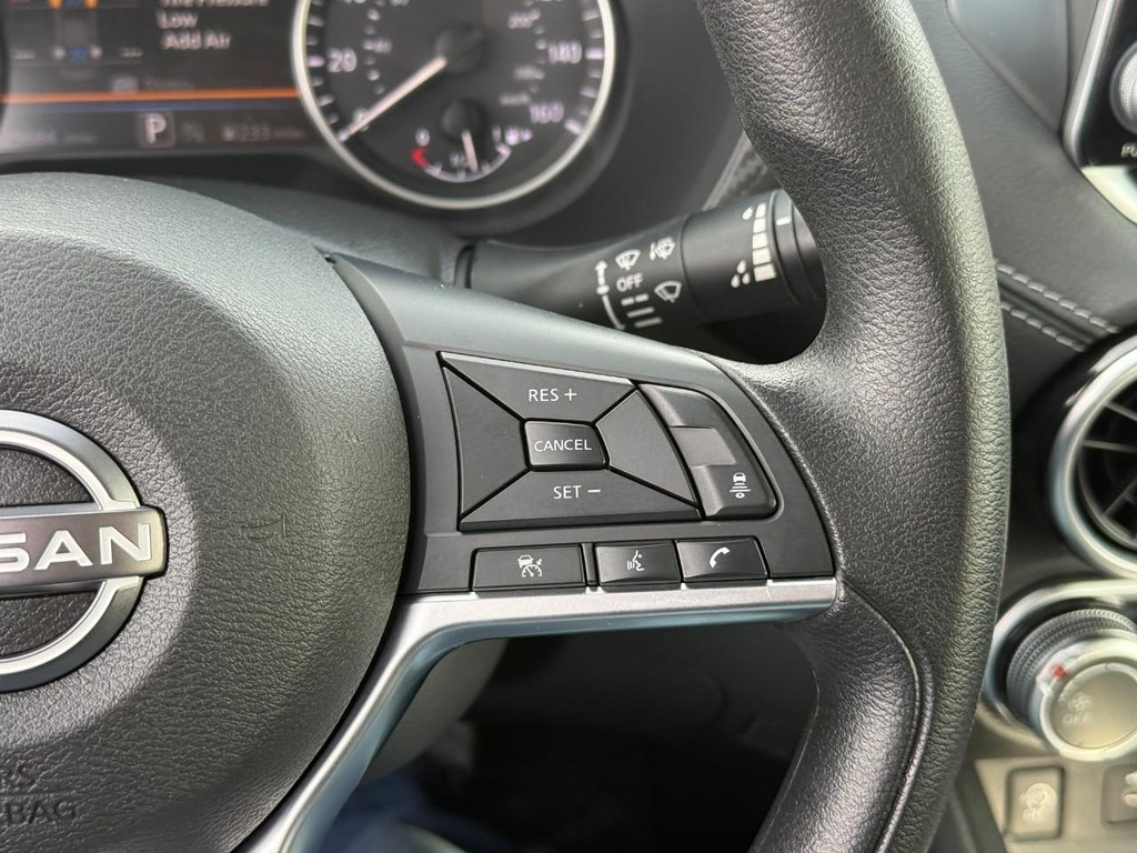 Nissan Sentra Vehicle Full-screen Gallery Image 22