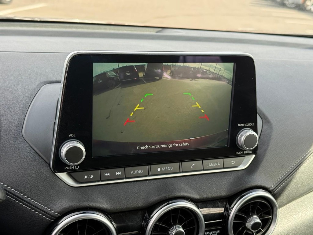 Nissan Sentra Vehicle Full-screen Gallery Image 23