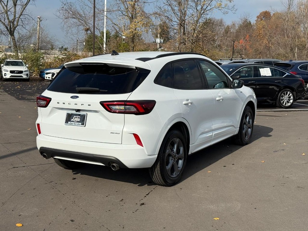 Ford Escape Vehicle Full-screen Gallery Image 03