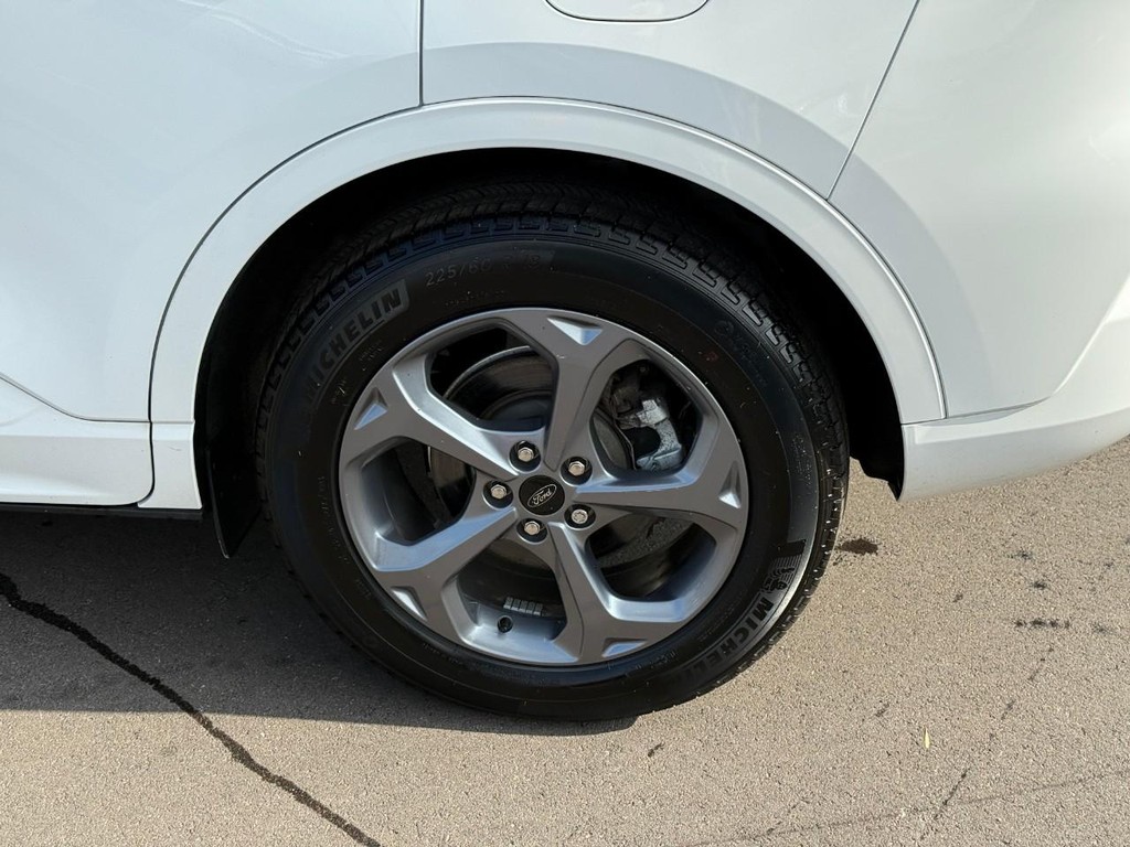 Ford Escape Vehicle Full-screen Gallery Image 05