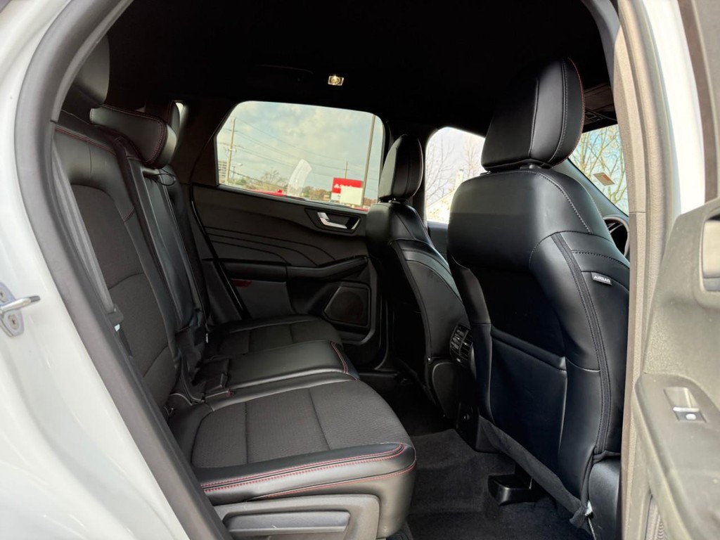 Ford Escape Vehicle Full-screen Gallery Image 10