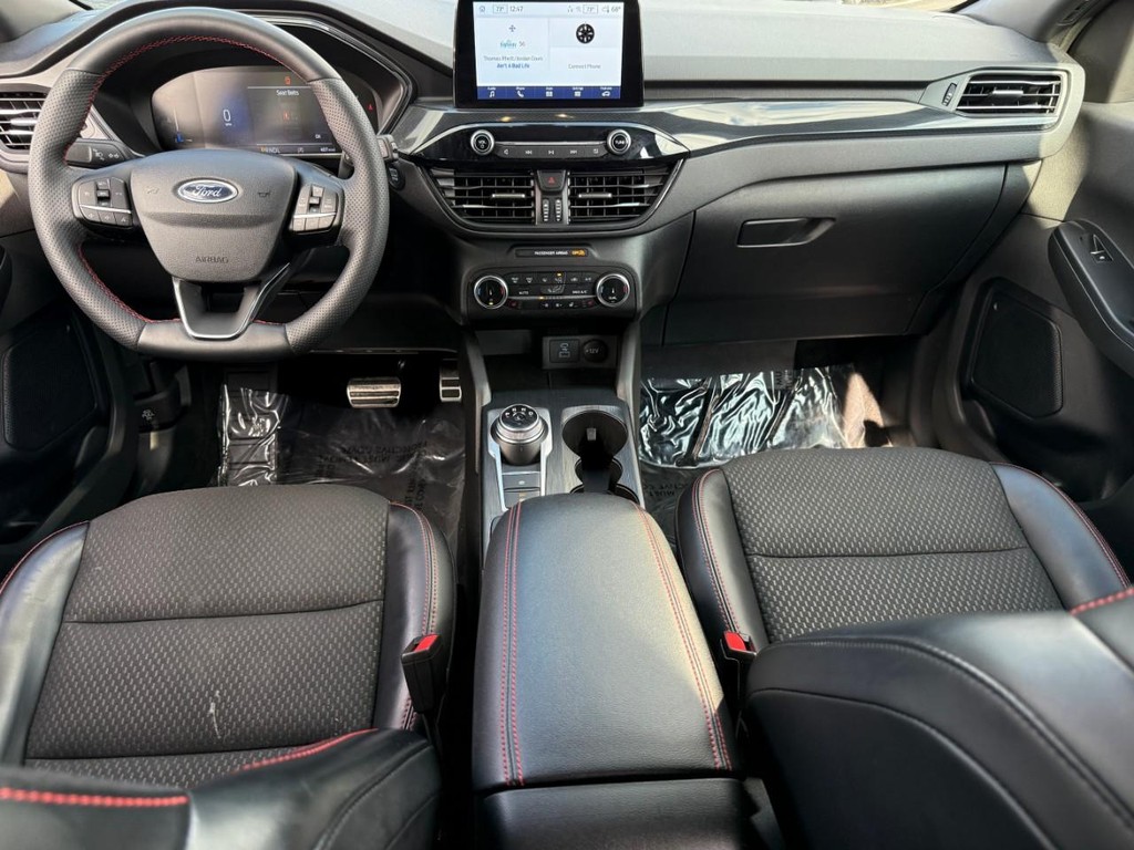 Ford Escape Vehicle Full-screen Gallery Image 11