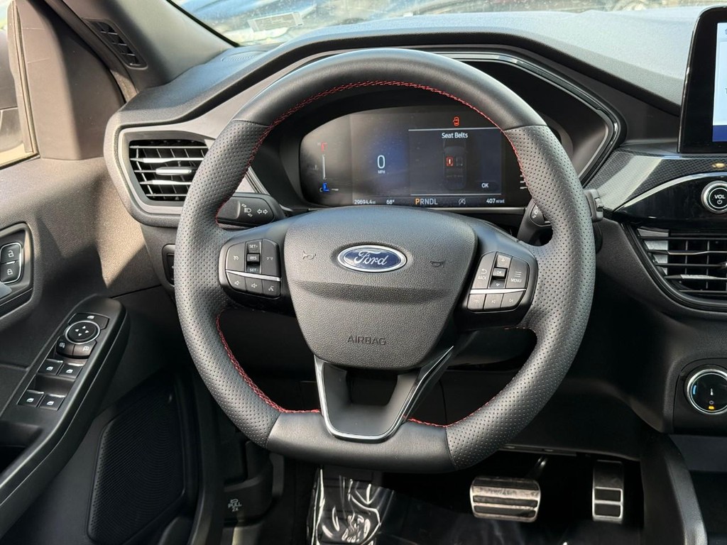 Ford Escape Vehicle Full-screen Gallery Image 12