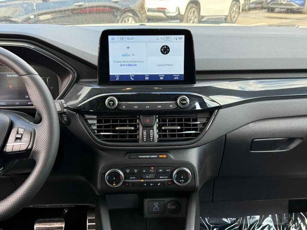 Ford Escape Vehicle Full-screen Gallery Image 13