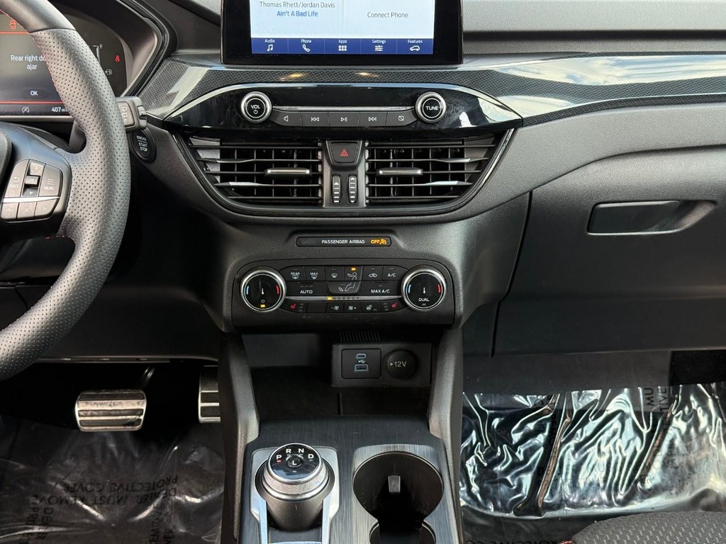 Ford Escape Vehicle Full-screen Gallery Image 14