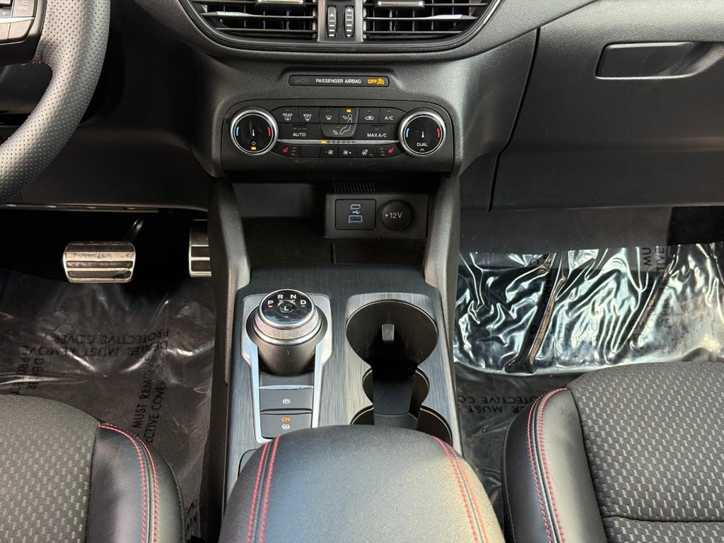 Ford Escape Vehicle Full-screen Gallery Image 15