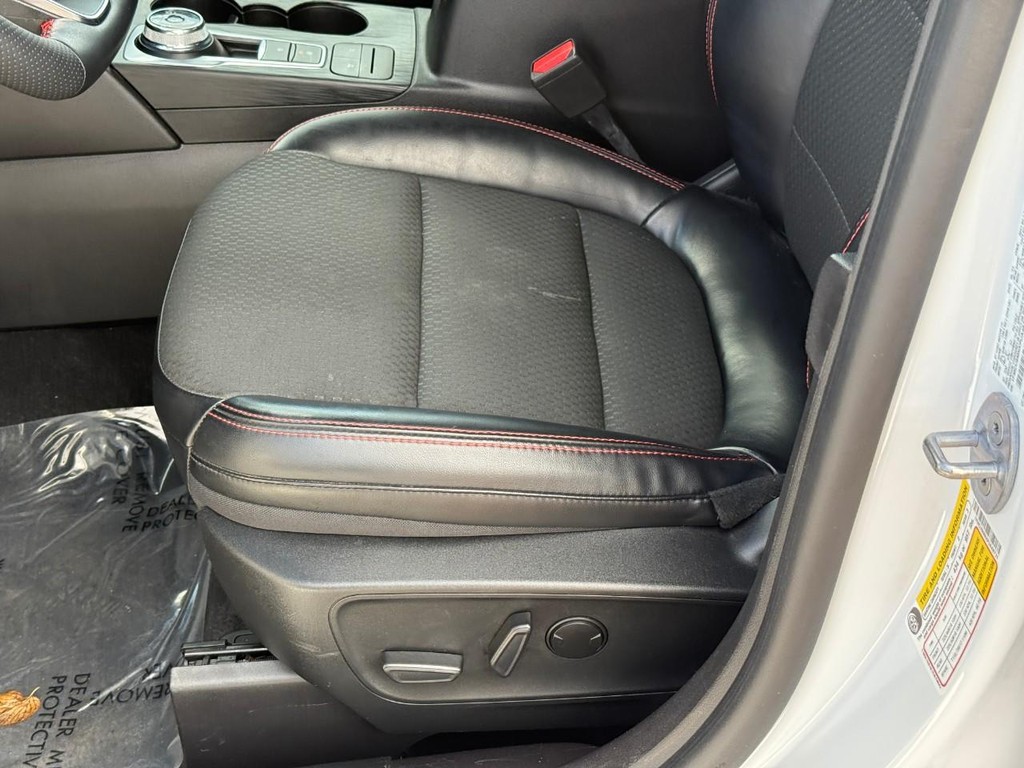 Ford Escape Vehicle Full-screen Gallery Image 18