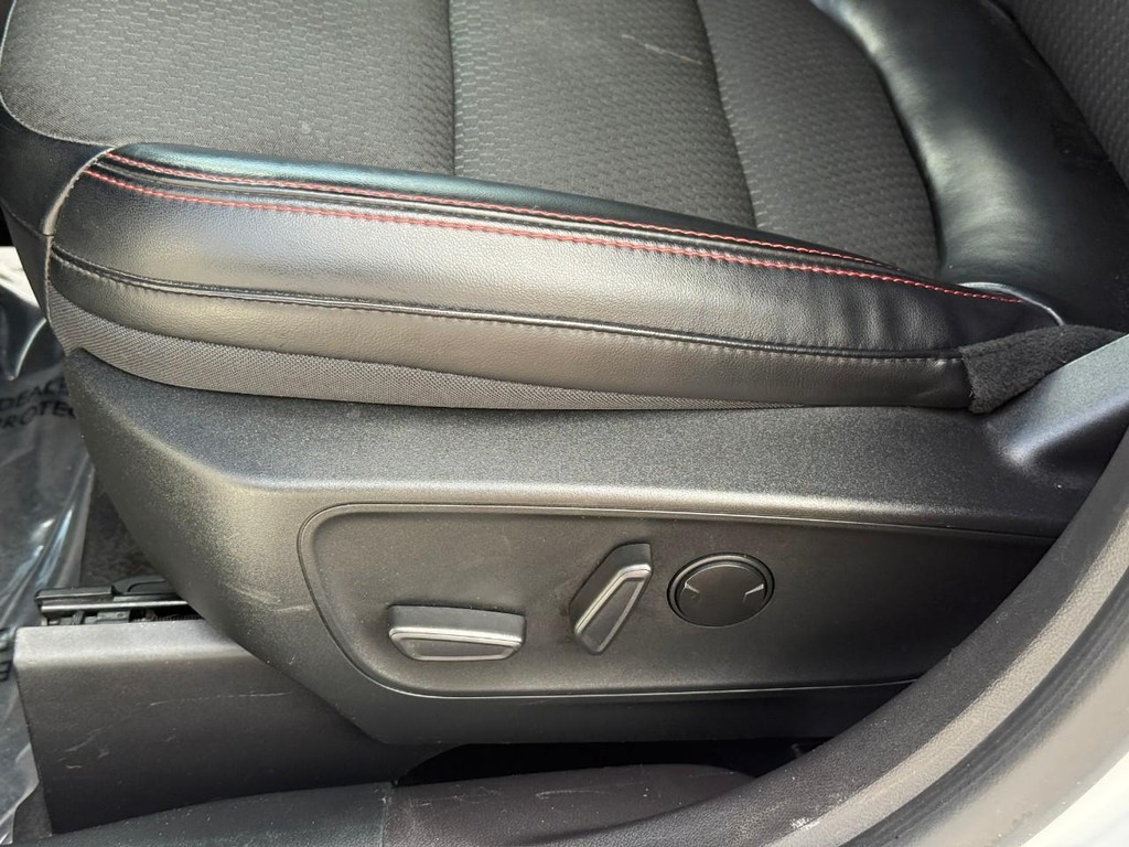 Ford Escape Vehicle Full-screen Gallery Image 19