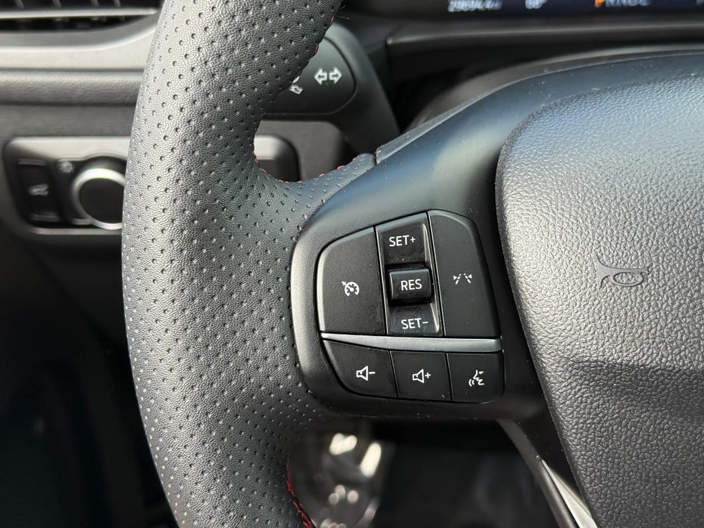 Ford Escape Vehicle Full-screen Gallery Image 20