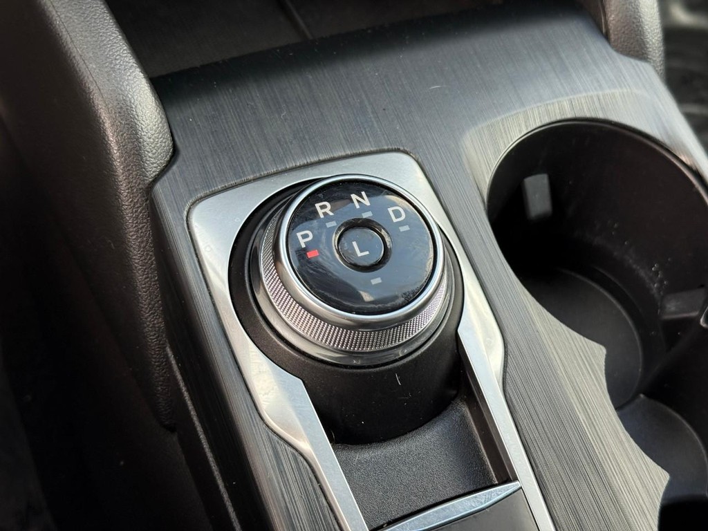 Ford Escape Vehicle Full-screen Gallery Image 22