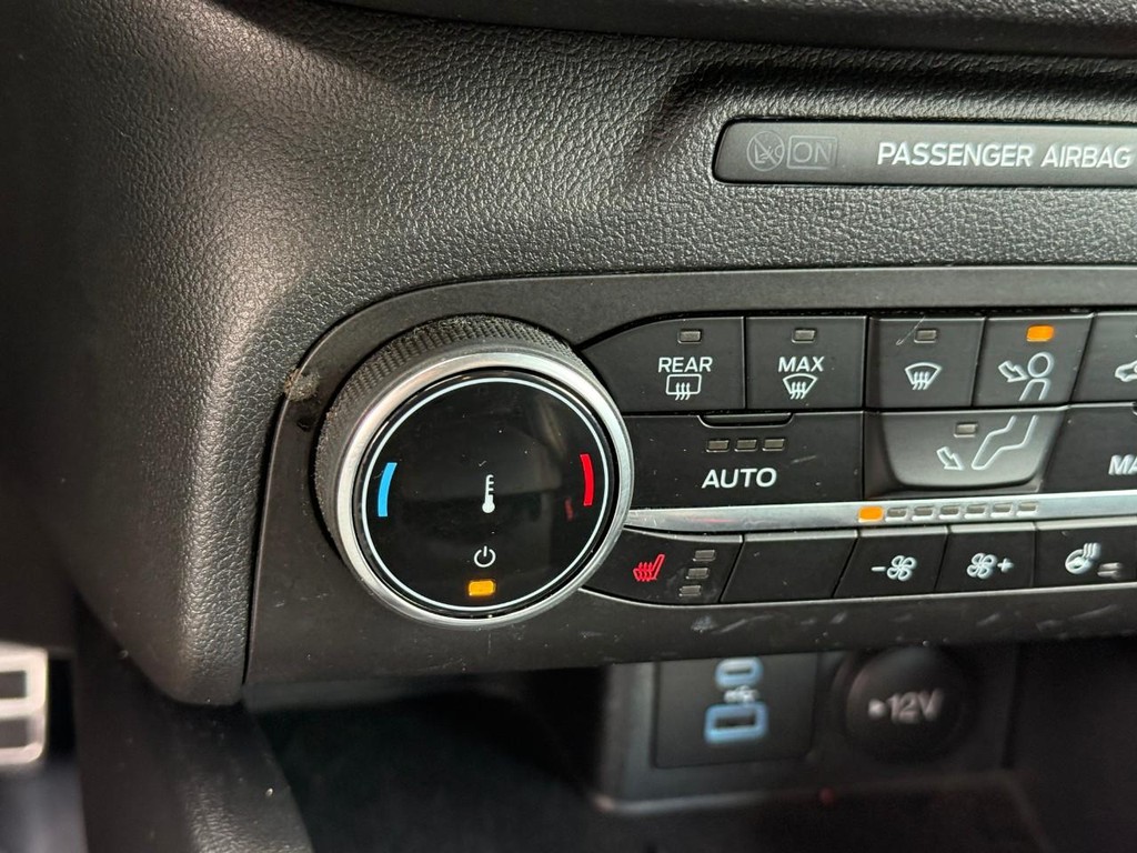 Ford Escape Vehicle Full-screen Gallery Image 23