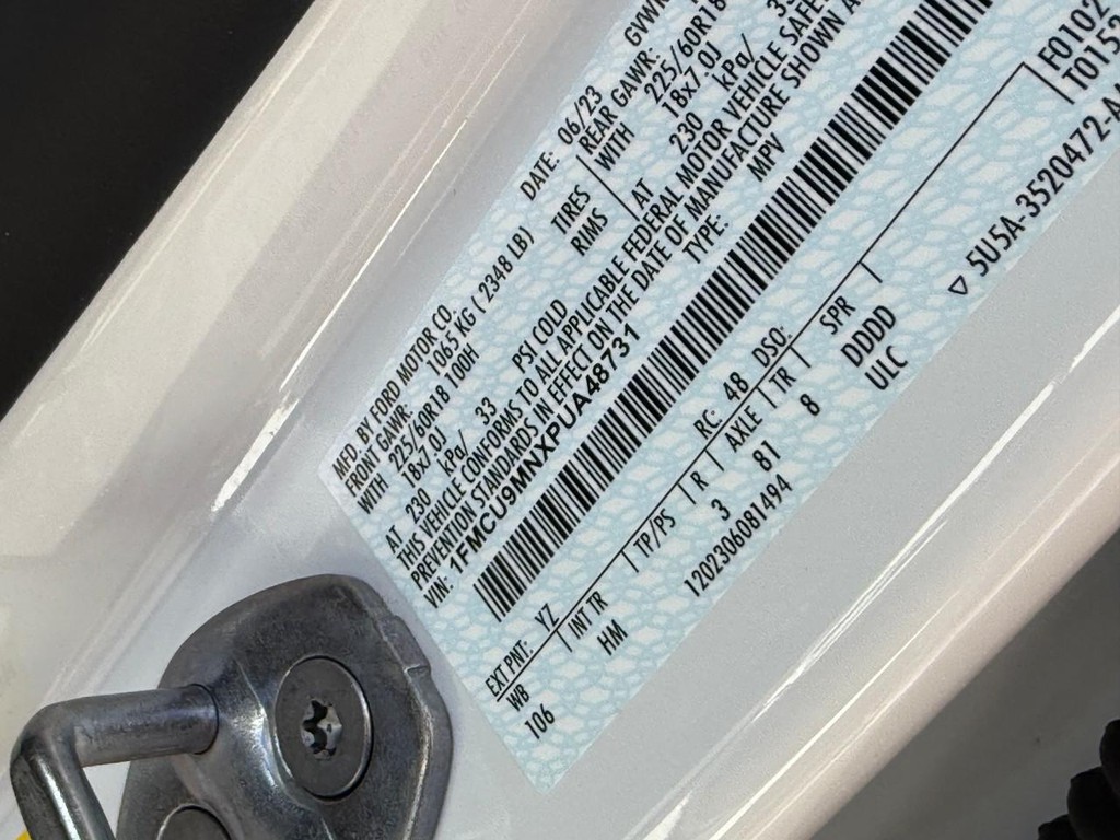 Ford Escape Vehicle Full-screen Gallery Image 26