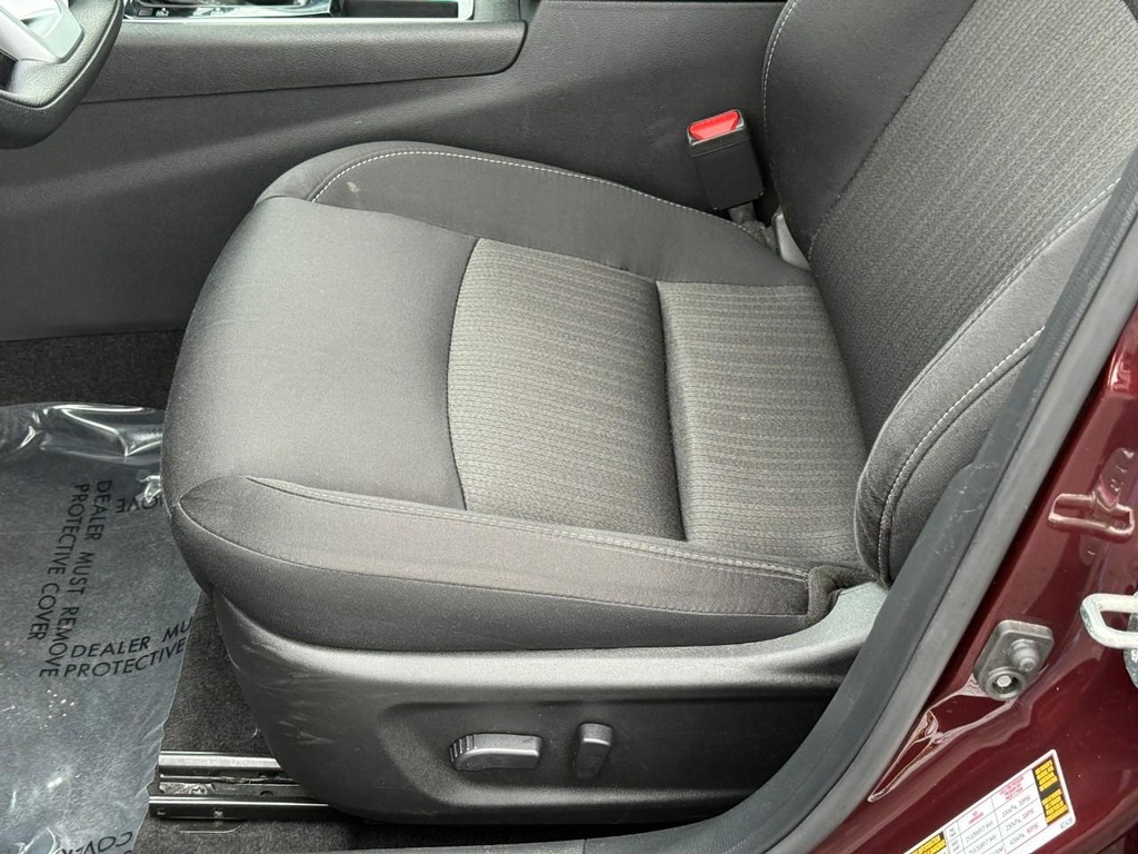 Nissan Altima Vehicle Full-screen Gallery Image 16