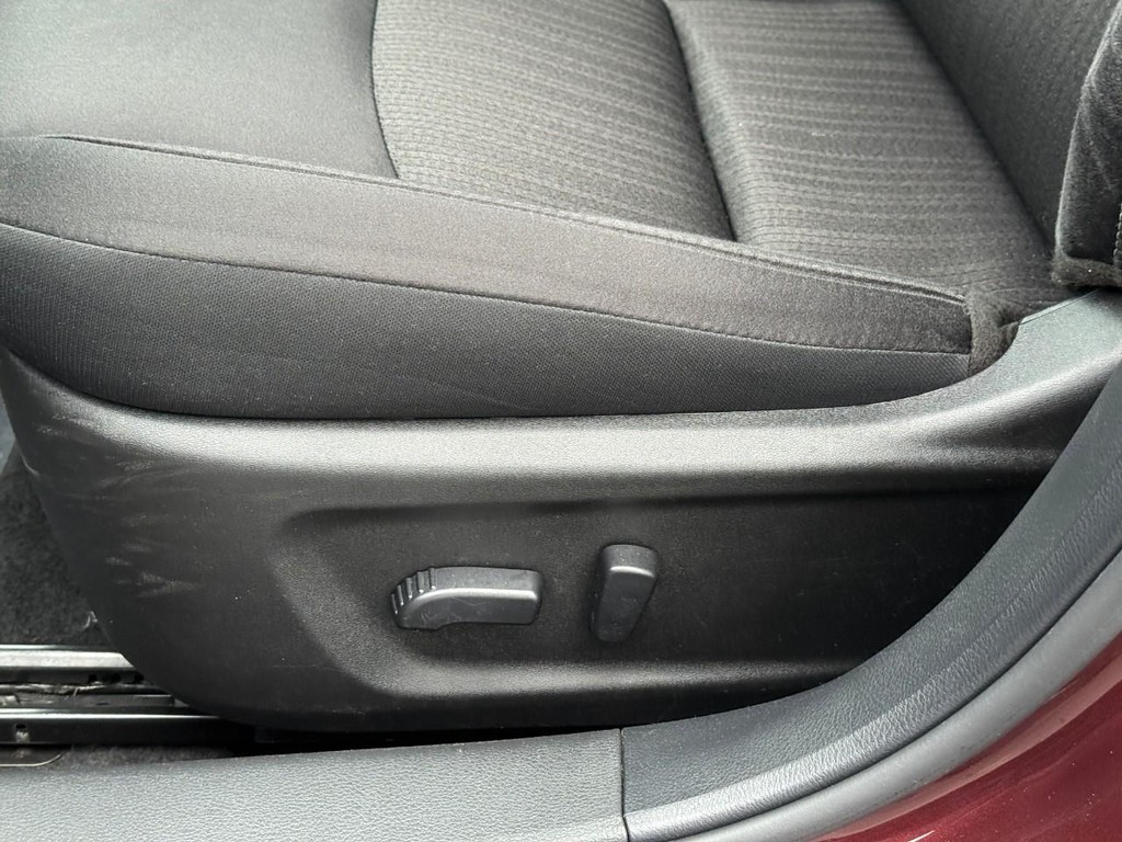 Nissan Altima Vehicle Full-screen Gallery Image 17