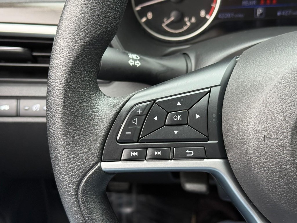 Nissan Altima Vehicle Full-screen Gallery Image 18