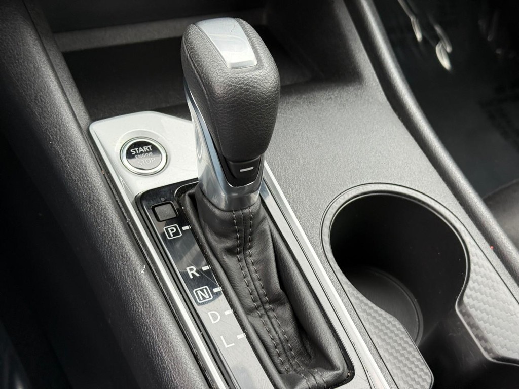 Nissan Altima Vehicle Full-screen Gallery Image 21