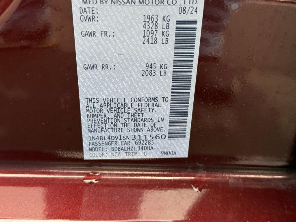 Nissan Altima Vehicle Full-screen Gallery Image 23