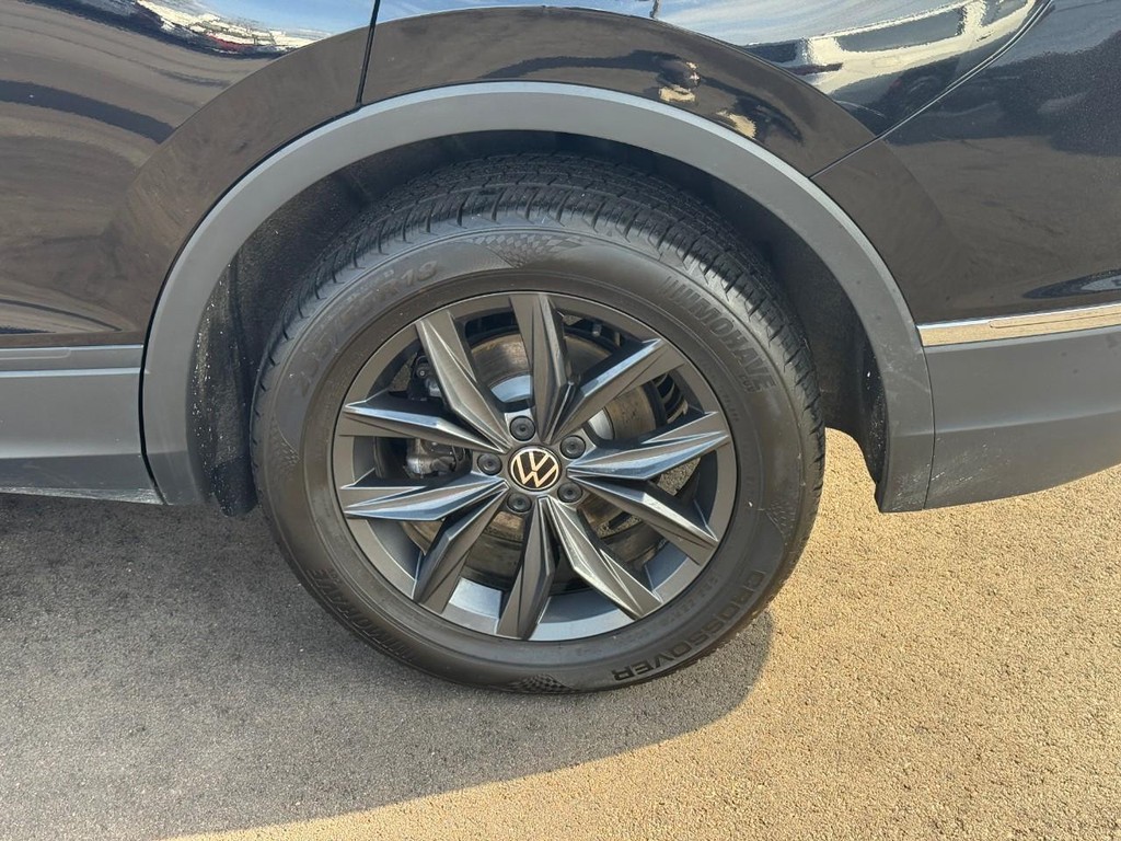 Volkswagen Tiguan Vehicle Full-screen Gallery Image 05