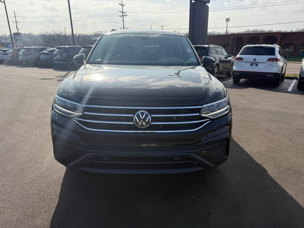 Volkswagen Tiguan Vehicle Full-screen Gallery Image 09