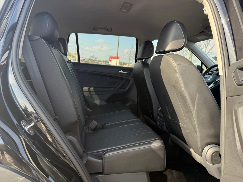 Volkswagen Tiguan Vehicle Full-screen Gallery Image 10