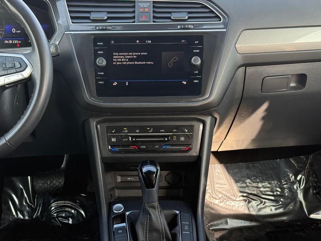 Volkswagen Tiguan Vehicle Full-screen Gallery Image 14