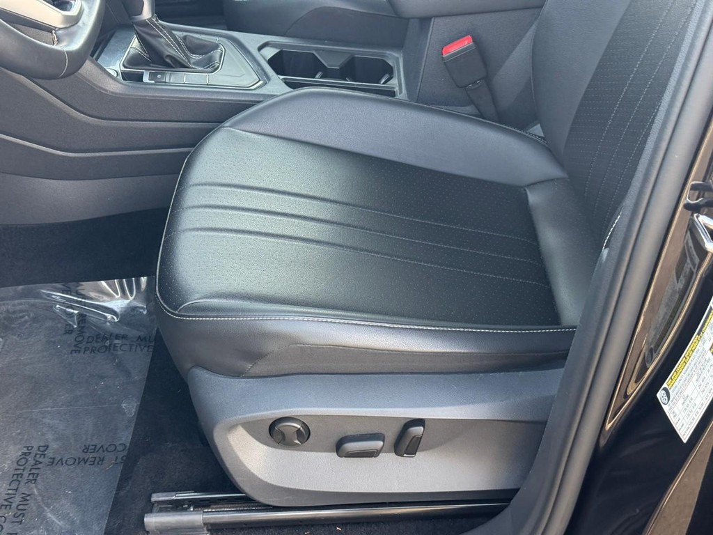 Volkswagen Tiguan Vehicle Full-screen Gallery Image 17