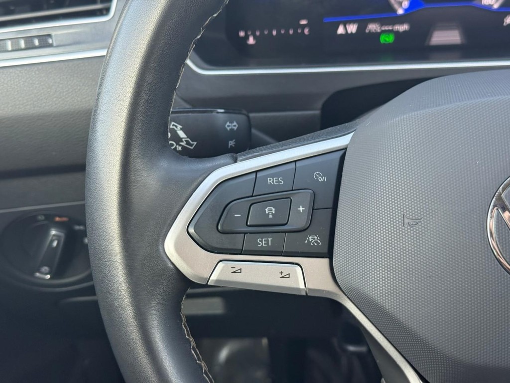 Volkswagen Tiguan Vehicle Full-screen Gallery Image 20