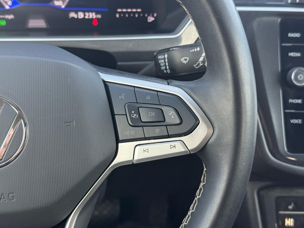 Volkswagen Tiguan Vehicle Full-screen Gallery Image 21