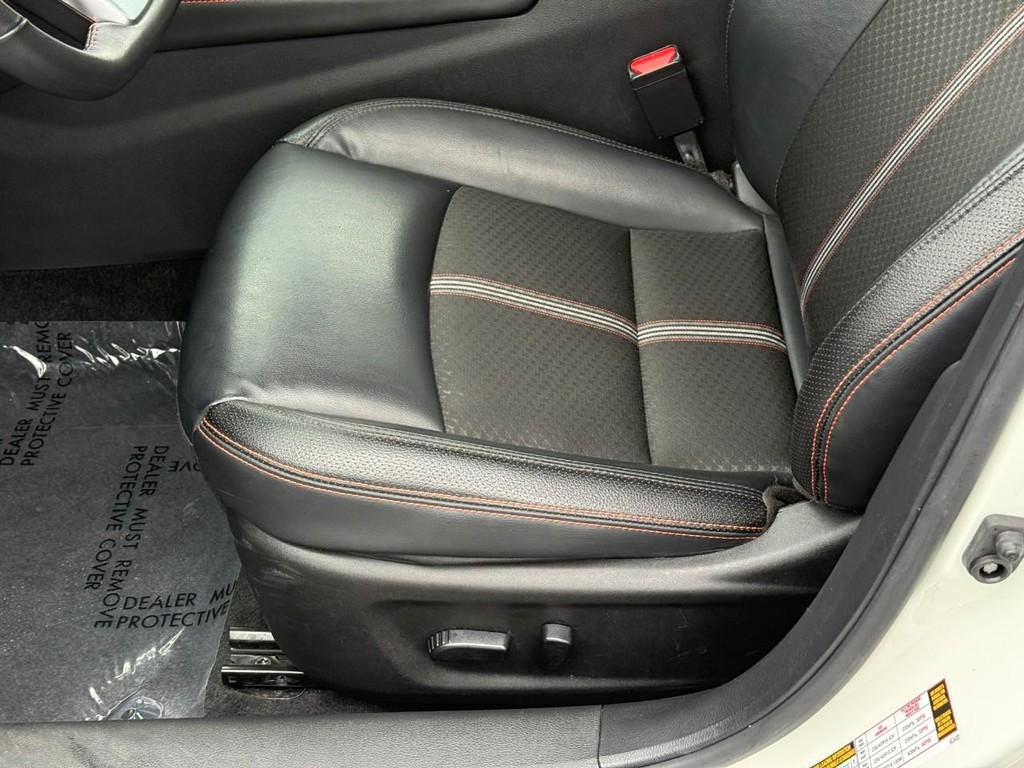 Nissan Altima Vehicle Full-screen Gallery Image 18