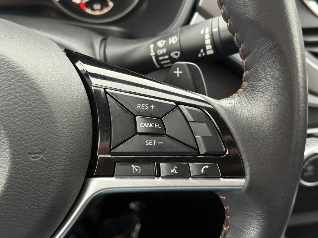 Nissan Altima Vehicle Full-screen Gallery Image 21