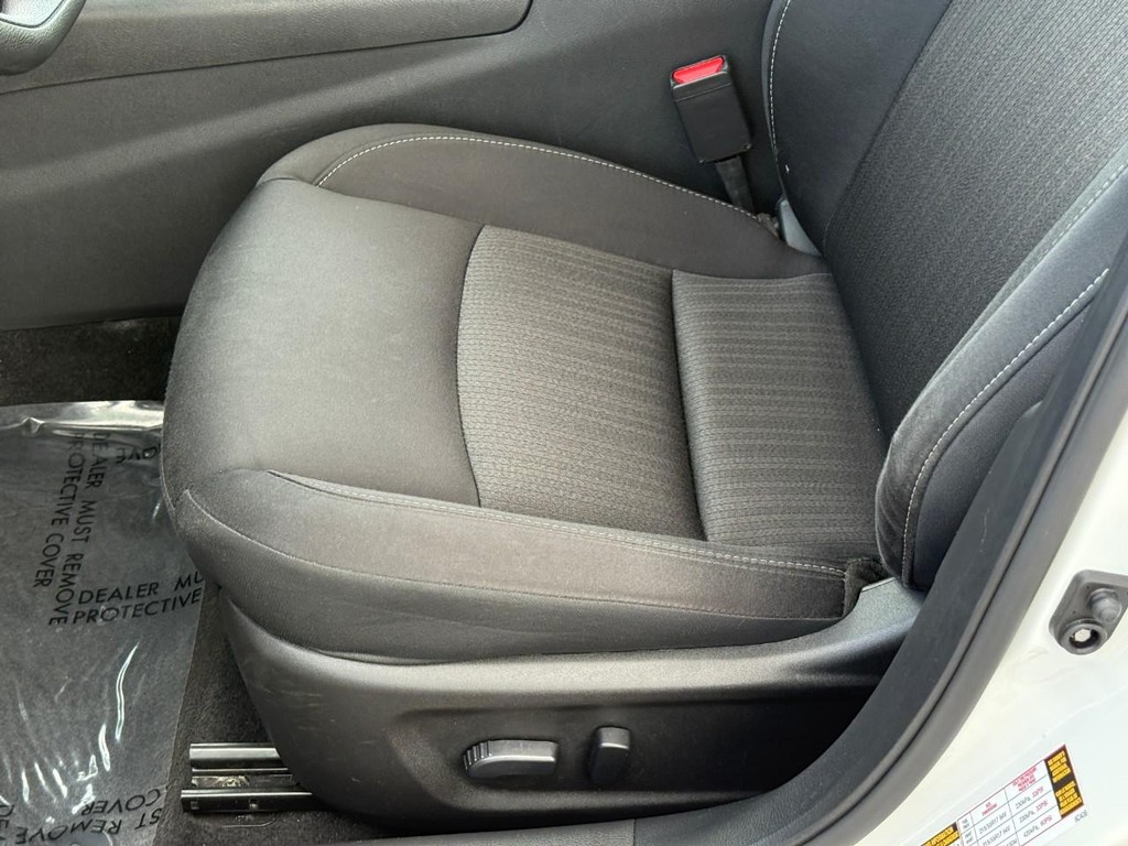 Nissan Altima Vehicle Full-screen Gallery Image 17