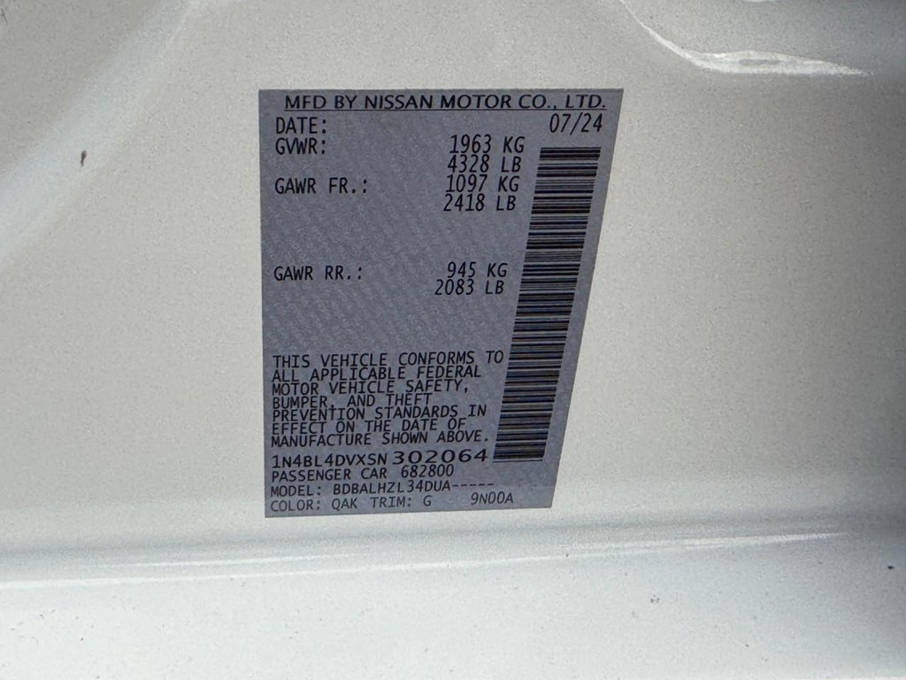 Nissan Altima Vehicle Full-screen Gallery Image 23