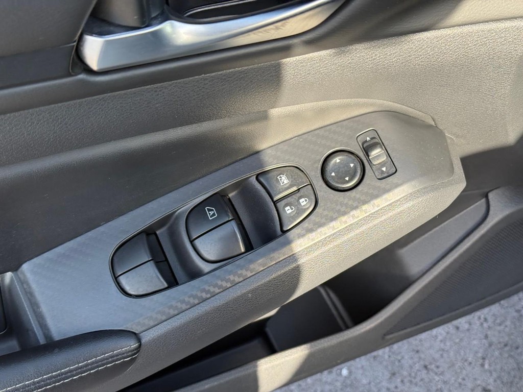 Nissan Altima Vehicle Full-screen Gallery Image 15