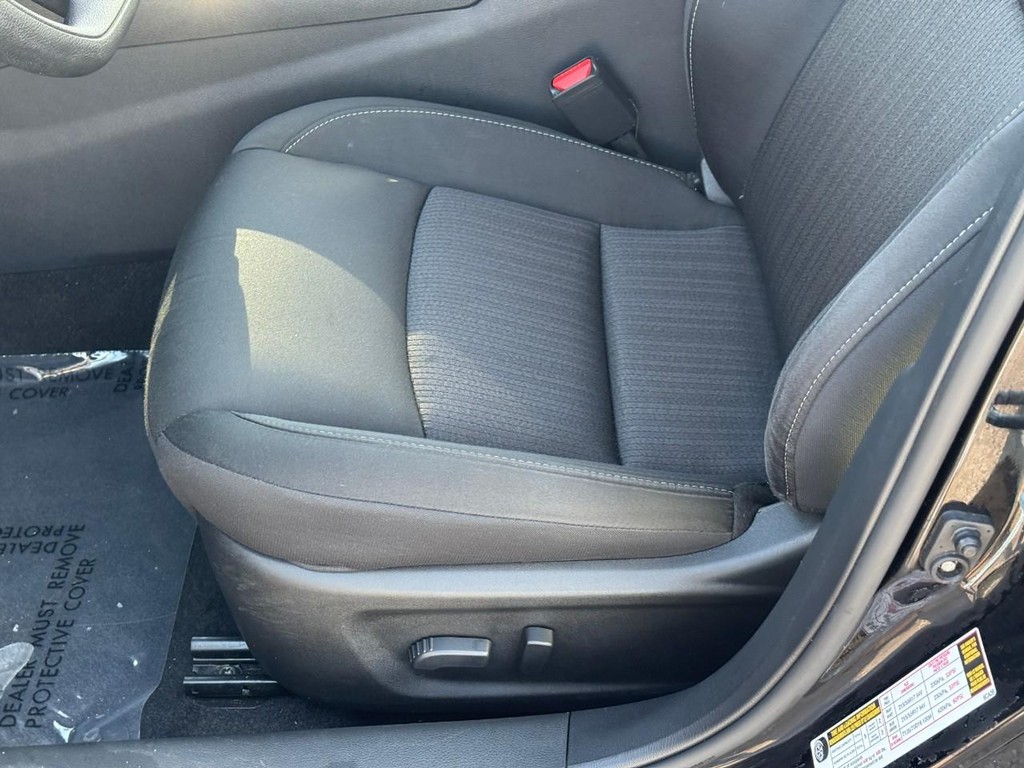 Nissan Altima Vehicle Full-screen Gallery Image 16