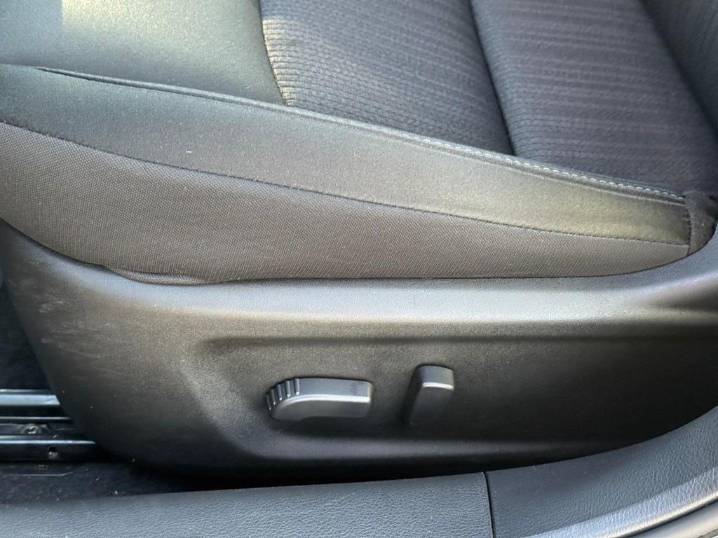 Nissan Altima Vehicle Full-screen Gallery Image 17