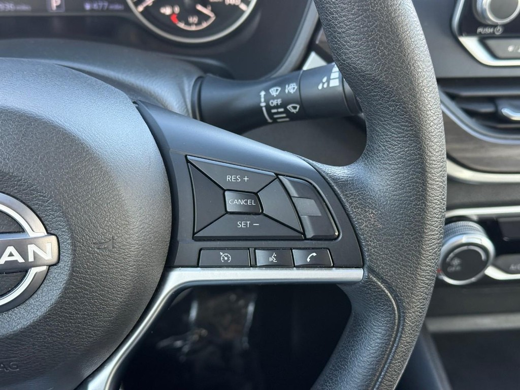 Nissan Altima Vehicle Full-screen Gallery Image 19