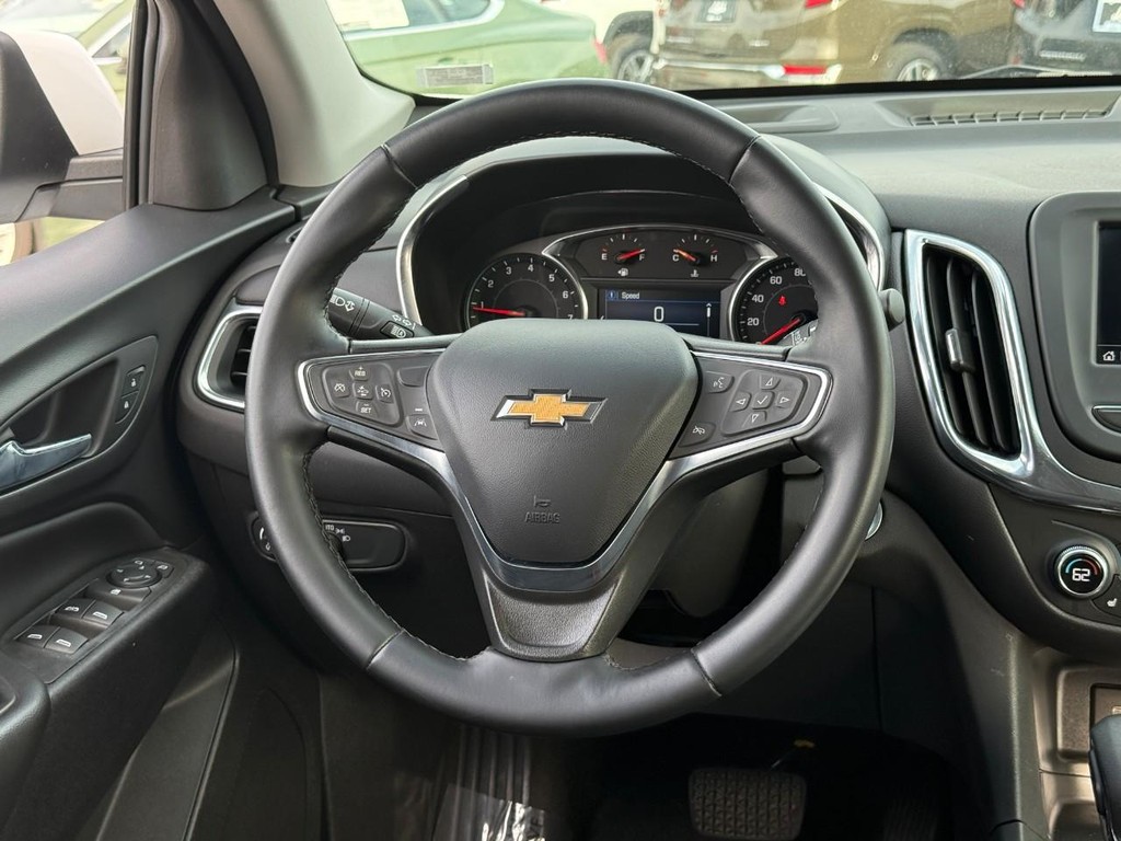 Chevrolet Equinox Vehicle Full-screen Gallery Image 12