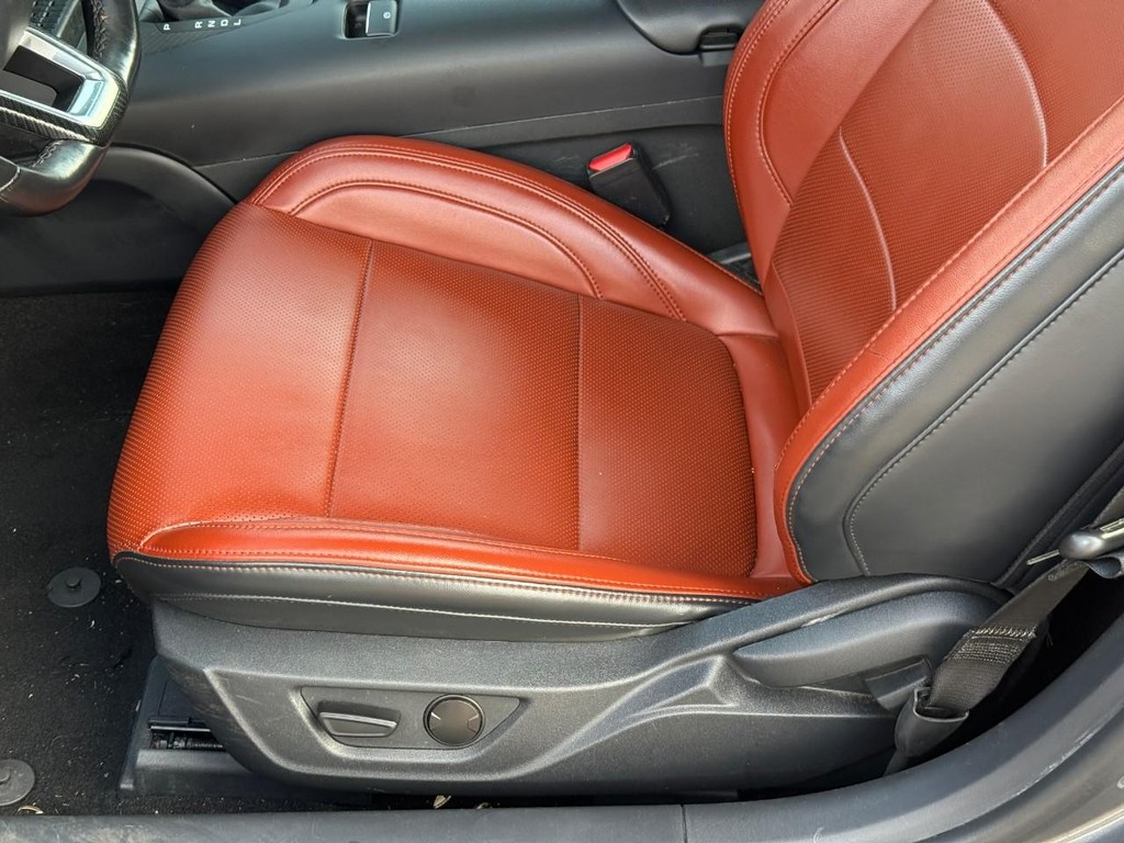 Ford Mustang Vehicle Full-screen Gallery Image 13