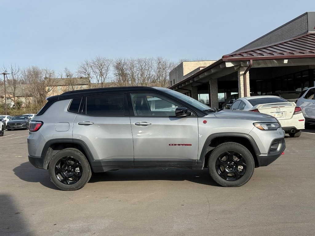 Jeep Compass Vehicle Full-screen Gallery Image 02