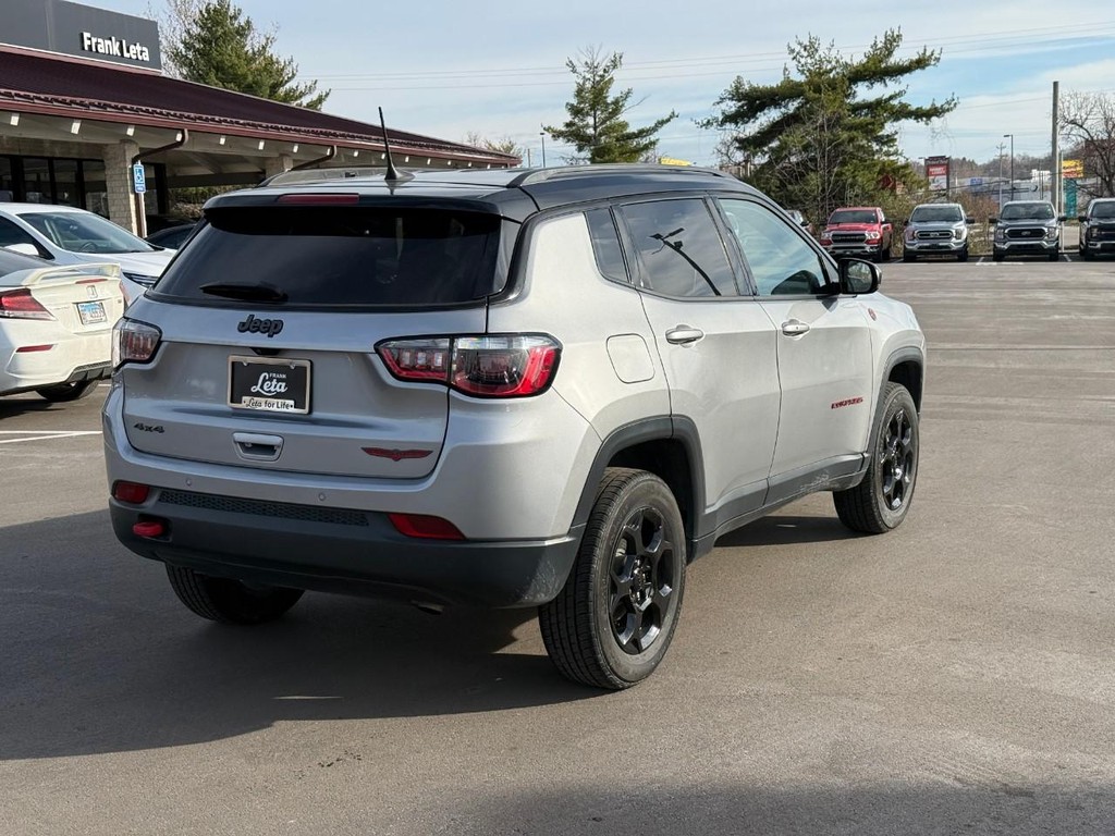 Jeep Compass Vehicle Full-screen Gallery Image 03