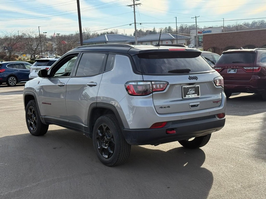 Jeep Compass Vehicle Full-screen Gallery Image 04