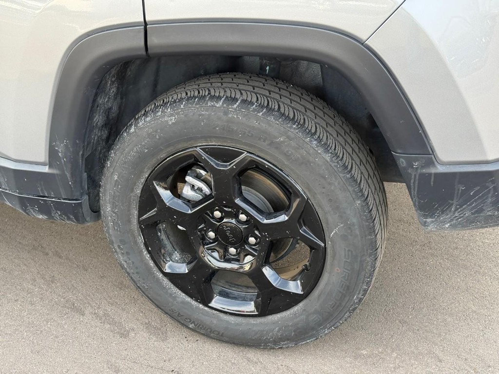 Jeep Compass Vehicle Full-screen Gallery Image 05