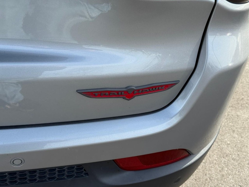 Jeep Compass Vehicle Full-screen Gallery Image 06