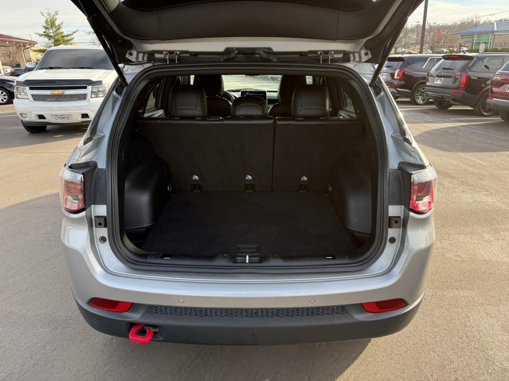 Jeep Compass Vehicle Full-screen Gallery Image 07