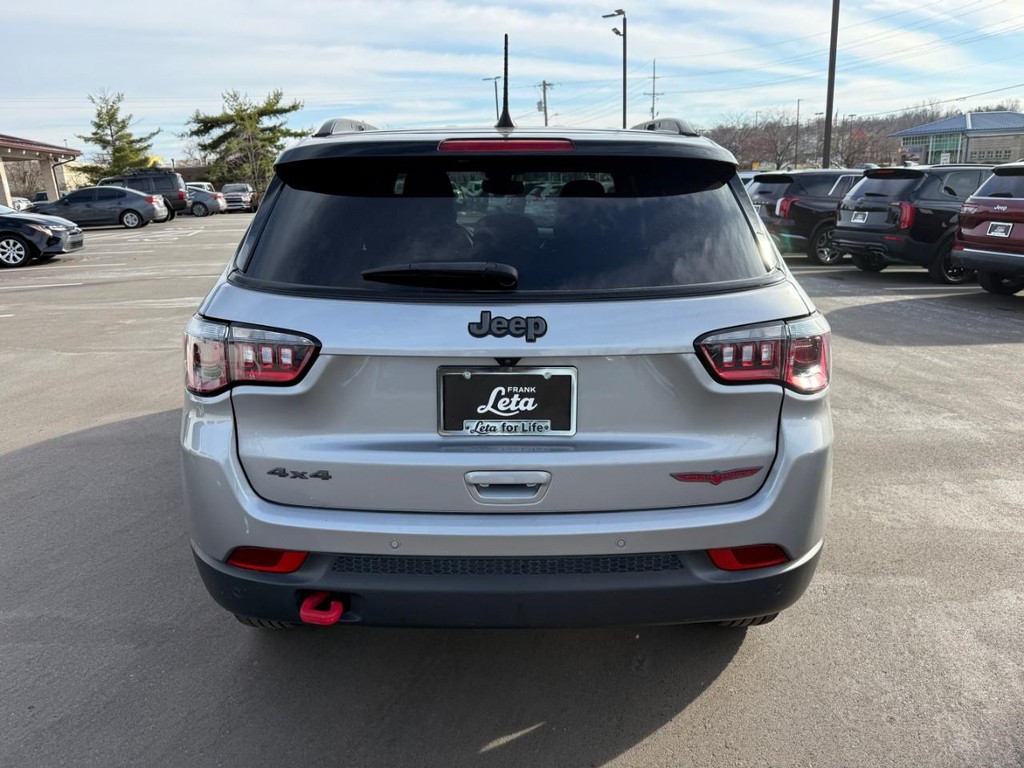 Jeep Compass Vehicle Full-screen Gallery Image 08