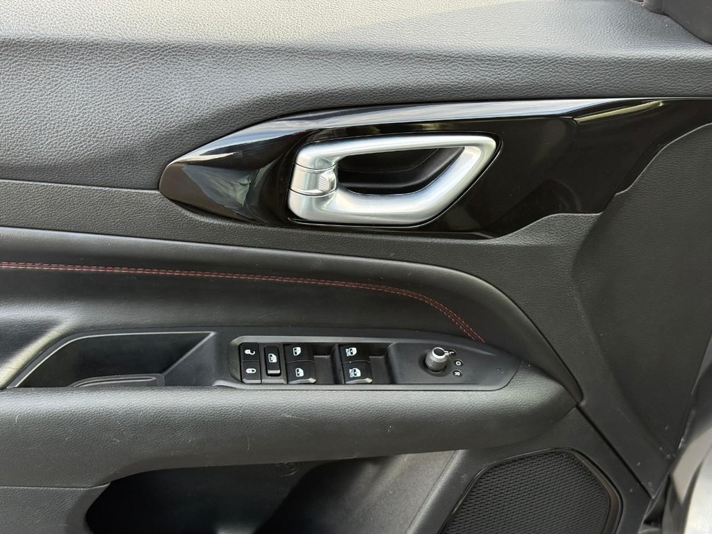 Jeep Compass Vehicle Full-screen Gallery Image 16