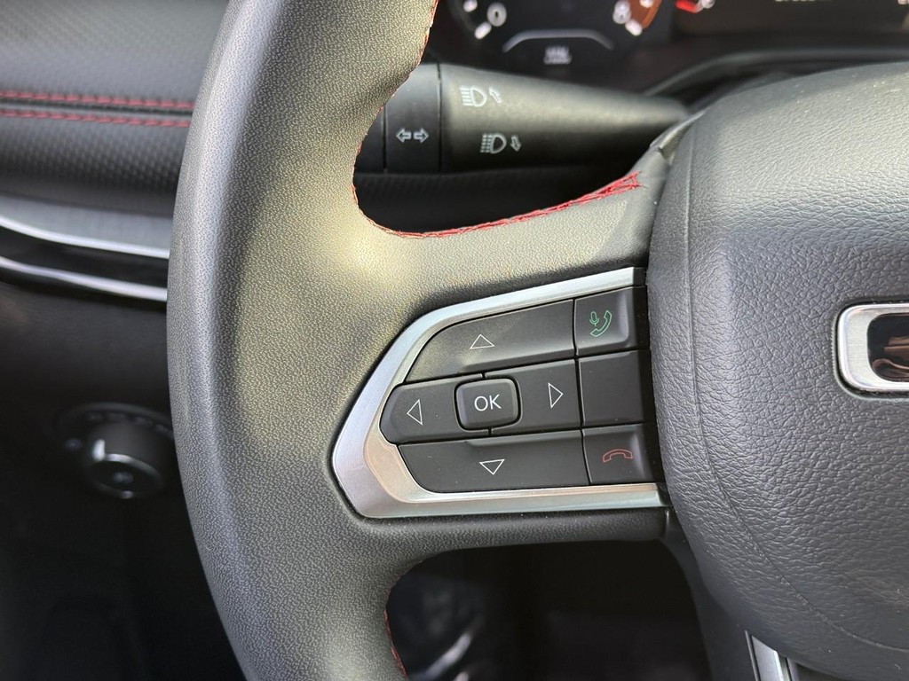 Jeep Compass Vehicle Full-screen Gallery Image 20