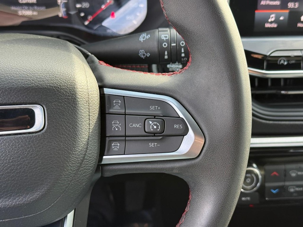 Jeep Compass Vehicle Full-screen Gallery Image 21